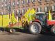 Mezzi agricoli e manifestanti in piazza Castello