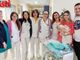 Thiago con mamma, papà e personale di reparto (MerfePhoto)