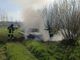 Auto in fiamme in un campo a San Damiano d'Asti