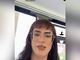 Un frame tratto dal video di Cara (2,7 mln di followers) sul bus