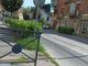 Viabilità ad Asti: in viale Partigiani una siepe impedisce la visibilità a chi si immette dalle strade laterali