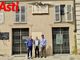 In foto: Vito Biscione, Maurizio Martino e Simone Nosenzo sotto la targa sulla casa natale di Gian Felice Gino