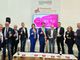 Brindisi allo stand piemontese del Vinitaly. Al centro dell'immagine, con fascia tricolore, Simone Nosenzo, sindaco di Nizza Monferrato e vicepresidente della Provincia di Asti