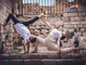 In foto i ballerini di Alchimie Project, giovane scuola di ballo di Bandol, in Provenza, protagonisti dello spettacolo in programma mercoledì 4 agosto al Teatro della Pietra di Bergolo