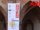 Uno striscione promozionale della candidatura astigiana a Capitale Europea del Volontariato