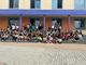 Il gruppo di studenti con autorità rotariane e locali