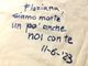 frasi sulle lenzuola lasciate dai visitatori e dai carabinieri di Mombaruzzo