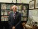 Il professor Giorgio Calabrese nel suo studio astigiano