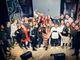Insegnanti e allievi sul palco