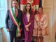 Kejsi Berbiu ritratta con il sindaco Maurizio Rasero e l'assessore all'Istruzione Loretta Bologna