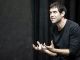 Matthias Martelli in un'immagine di scena (ph. Stefano Roggero)