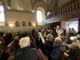 La novizia (velo bianco) che entra in Chiesa per la Professione monastica