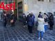 Alcune delle lavoratrici in presidio di fronte la Prefettura