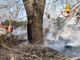 Esteso incendio sterpaglie e legname nel pomeriggio di oggi a Variglie