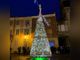 Ottanta chilometri di lana per l'albero di Natale con &quot;piastrelle&quot; all'uncinetto a Rocchetta Tanaro