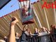Gianluca Forno con il drappo vinto nel 2019 (MerfePhoto)