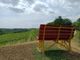 Una big bench oro e rosso rubino impreziosisce Rocchetta Tanaro e sovrasta la collina della Garbera