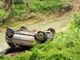 Abbandono rifiuti, puntata... infinita. Questa volta nel mirino addirittura carcasse di auto e roulotte [FOTO]