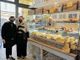Asti, via Gobetti, le sorelle Quinto nel loro negozio Wellness fruit