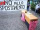 Gli ambulanti, in segno di protesta, erano arrivati addirittura a inscenare il &quot;funerale&quot; del mercato (ph. Merfephoto - Efrem Zanchettin)