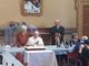 Carla Rabezzana spegne le candeline sulla torta realizzata dai ragazzi dell'Afp Colline astigiane di Agliano Terme