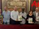 Nella foto, da sinistra a destra: la consigliera comunale Francesca Ragusa, il consigliere Mario Malandrone, il sindaco Rasero, Idrissa Gueye, l'assessore Mariangela Cotto e il presidente del Consiglio Comunale Giovanni Boccia