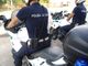 Fugge dopo aver investito una donna in corso Savona. Indaga la polizia locale