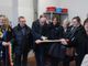Donatella Testa Gianuzzi (presidente Inner Wheel), Mons. Vescovo Marco Pràstaro, il Sindaco Maurizio Rasero, Franca Giovanna Varvello (presidente Soroptimist), Marina Lanaro Saracco (presidente  Zonta) e l’Assessore Elisa Pietragalla e l’Assessore Mariangela Cotto al taglio del nastro.