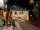 In fiamme il tetto di una casa a Castiglione Tinella: al lavoro molte squadre di vigili del fuoco anche da Canelli