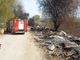 Continuano gli incendi rifiuti in via Guerra. I vigili del fuoco di Asti impegnati oggi per oltre due ore