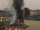 A fuoco il tetto di una casa a Valmolina, i Vigili del fuoco evitano il peggio
