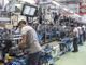 Uomo al lavoro, diminuiscono i contagi