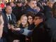 Le ore astigiane della Meloni: ressa, selfie e vin brulé (e poche risposte ai giornalisti) [FOTO E VIDEO]