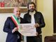 Omar Pedrini con il sindaco di Rocchetta