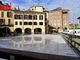 La pista di ghiaccio in piazza Statuto