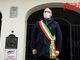 In piazza San Secondo ad Asti, il sindaco Rasero osserva un minuto di silenzio per le vittime del Covid