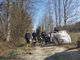 La zona del Castello di Balangero sommersa dai rifiuti, intervento di volontari della Protezione Civile