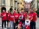 Asti corre con la Virtual Run. Questa mattina alle 5.30 tantissime persone con la loro maglietta rossa hanno invaso la città
