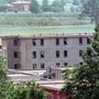 Bologna, condannato per la strage di Corinaldo esce dal carcere per laurearsi e fugge