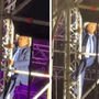 Al Bano versione Spiderman, a 82 anni si arrampica sul palco - Il video