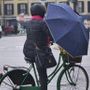 Meteo weekend variabile tra sole e acquazzoni: temperature in calo ovunque