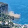 Paura a Vico Equense, crolla costone a picco sul mare