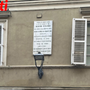 La targa apposta sulla casa di Ottolenghi in via della Valle