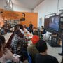 Studenti e rider a lezione
