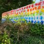 Lo striscione per la pace appeso fuori dalla scuola