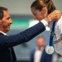 La consegna della medaglia d'argento all'atleta astigiana (immagine tratta dal sito della fipm.it)