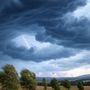 Il caldo non molla la presa: afa e punte di 36 gradi nell’Astigiano, ma nel weekend tornano i temporali