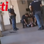Asti, caos a pochi passi dal centro: giovane semina il panico in corso Einaudi [VIDEO]