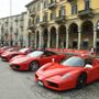 Portacomaro, il rombo di 41 Ferrari per onorare la memoria di Papa Francesco