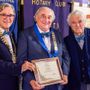 Il governatore Gentile, il presidente Gai e il past governatore Montalcini con la  targa del Presidente del Rotary International per i 75 anni del sodalizio astigiano